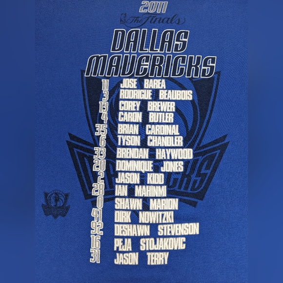 Dallas Mavericks 2011 Vintage Finals Tee  W/Roster Dirk Nowitzki  & Jason Kid - Picture 5 of 9